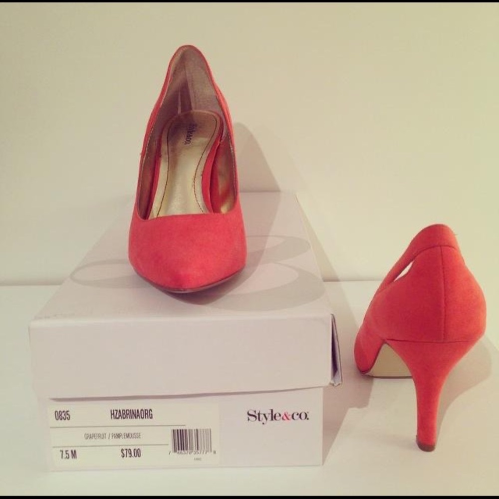Style & Co 'Zabrina' women's faux-suede pumps (Size 7.5)